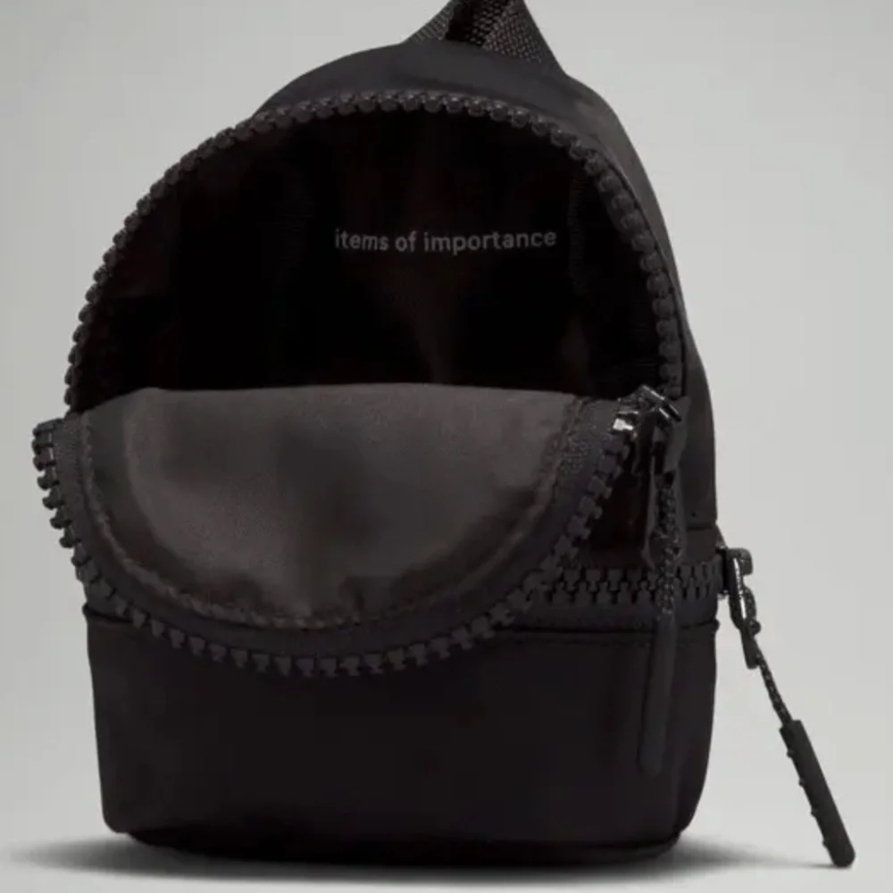 MINI Backpack Clip - Picture 5 of 10